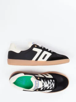 Back 70 – Retro-Sneaker aus Velour und Textil schwarz