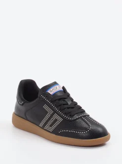 Back 70 – Sneaker aus Kalbleder mit Nietenbesatz