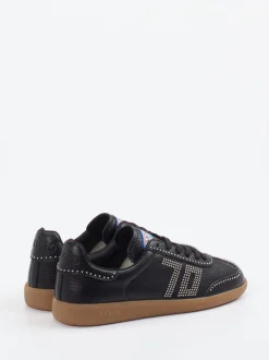 Back 70 – Sneaker aus Kalbleder mit Nietenbesatz