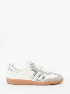 Back 70 – Sneaker aus Leder mit Metallic-Details