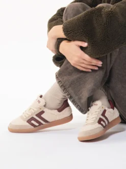 Back 70 – Sneaker aus Velour und Textil beige