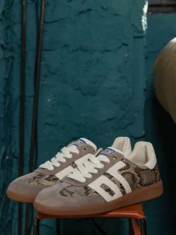 Back 70 – Sneaker aus Veloursleder grau