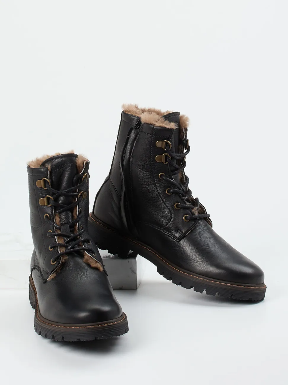 Bisgaard – Schnürboots aus Kalbleder mit Lammfell