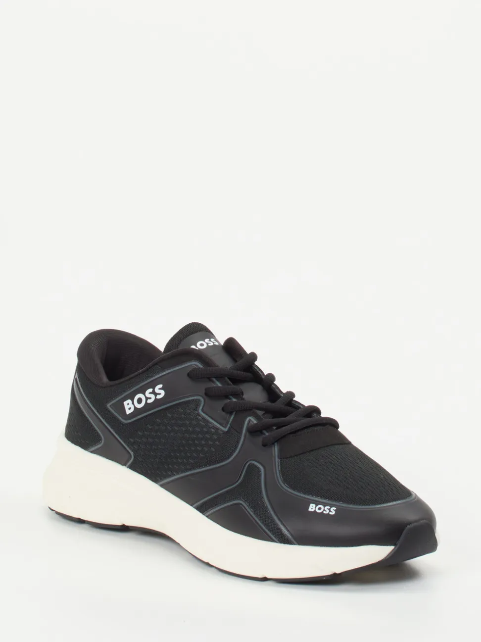 BOSS – Low-Top Sneaker aus Mesh in Schwarz
