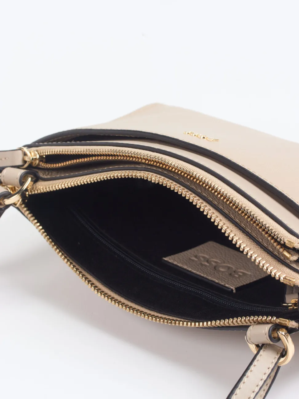 Boss – Schultertasche aus Kalbleder in Beigegrau