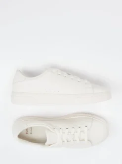 Boss – Sneaker aus Kalbleder in Cremeweiß