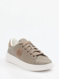 Boss – Sneaker aus Kalbleder in Taupe