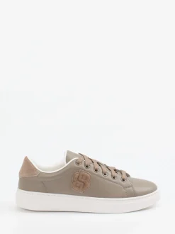 Boss – Sneaker aus Kalbleder in Taupe