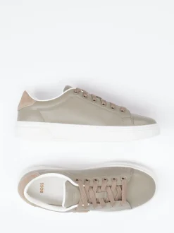 Boss – Sneaker aus Kalbleder in Taupe