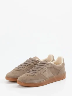 Boss – Sneaker aus Veloursleder in Taupe