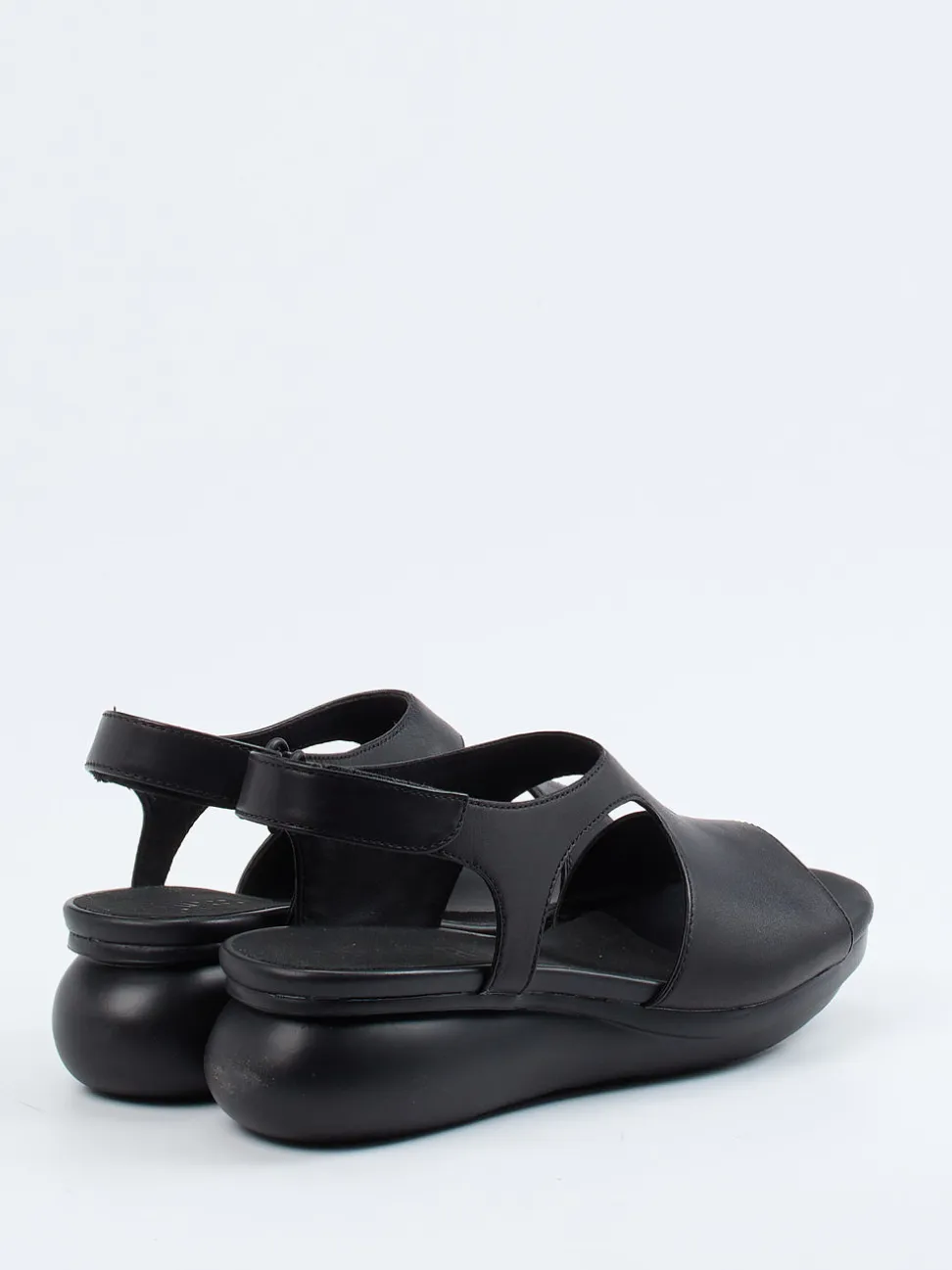 Camper – Keilsandalette aus Kalbleder schwarz