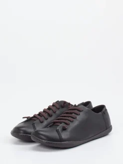 Camper – Low-Top Sneaker aus Glattleder schwarz