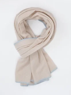 Cashmere Blues – Schal aus Feinstrick in Beige