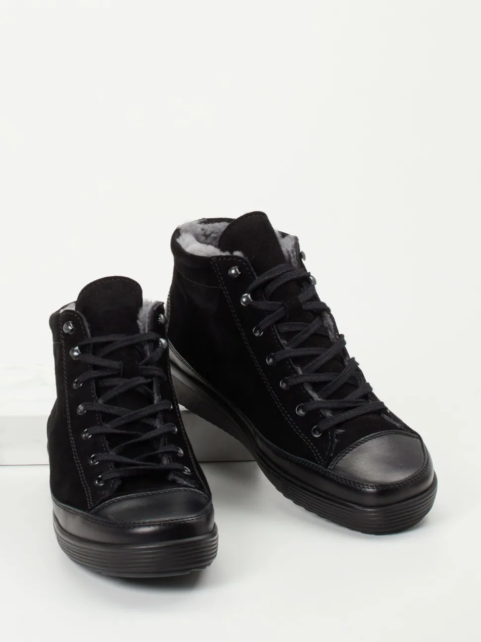 Christian Dietz – Schnürboots aus Veloursleder schwarz