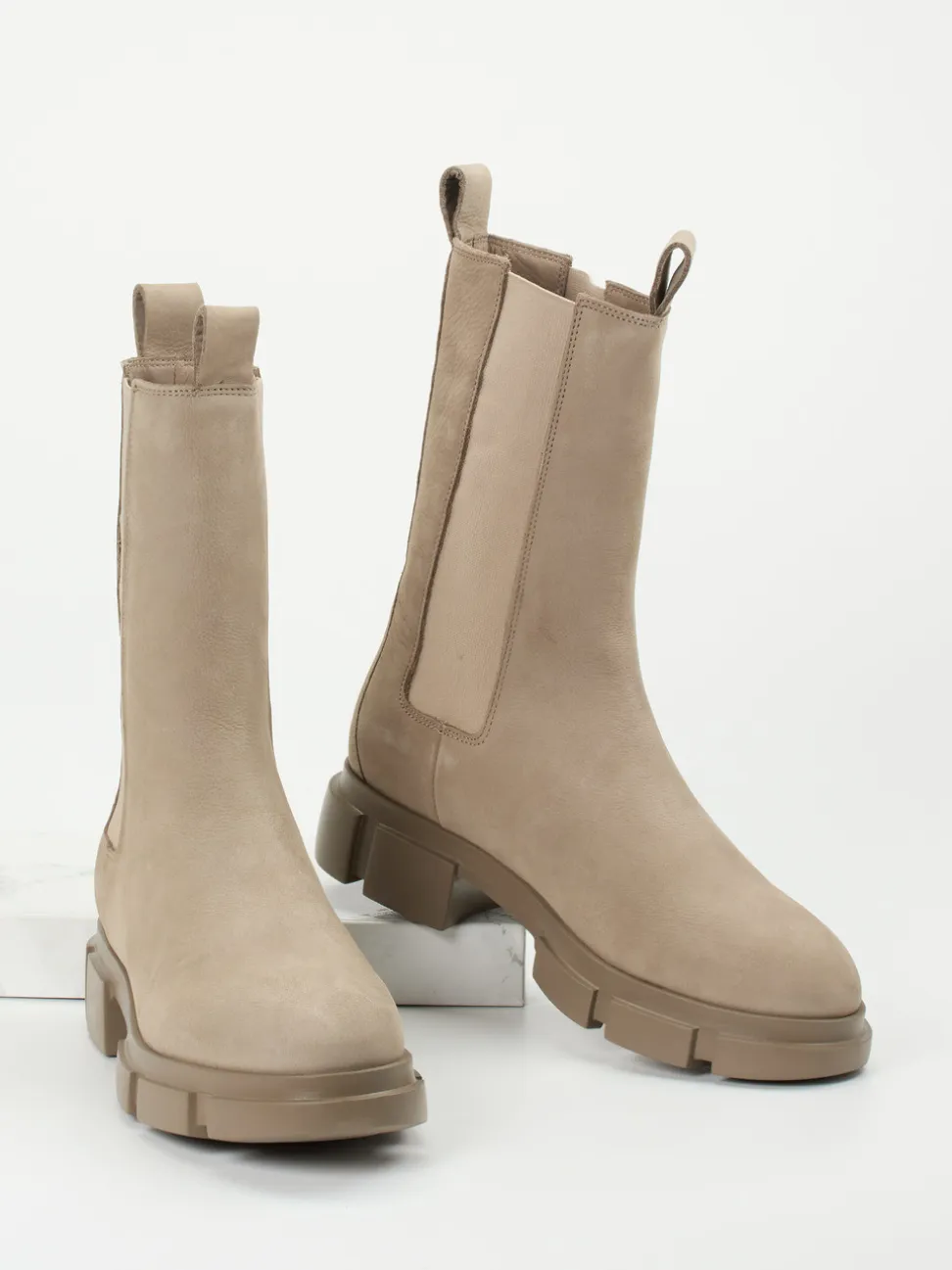 Copenhagen – Chelsea Boots aus Nubukleder sandbeige