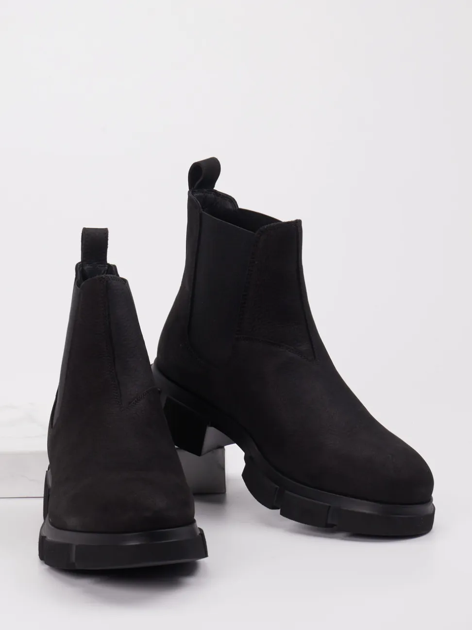 Copenhagen – Chelsea Boots aus Nubukleder schwarz