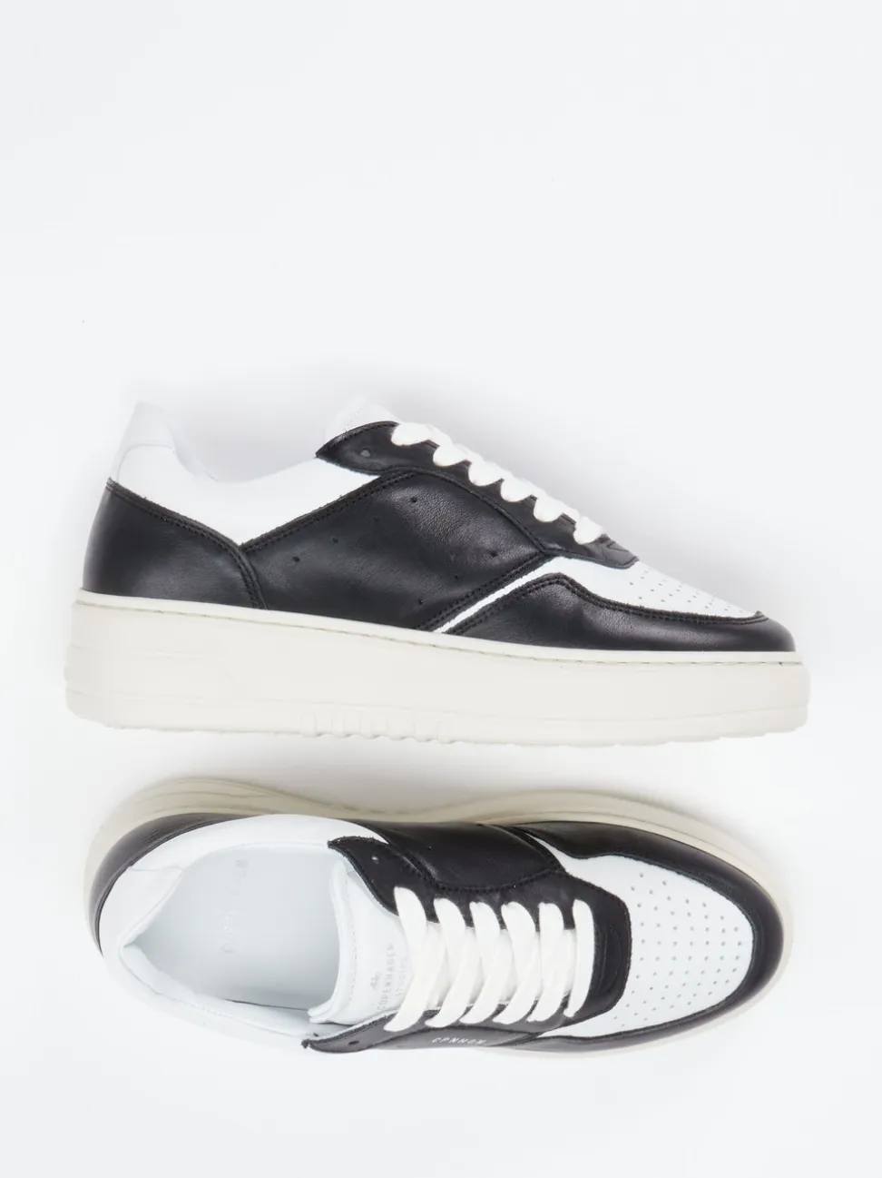 Copenhagen – Sneaker aus Kalbleder in Weiß-Schwarz