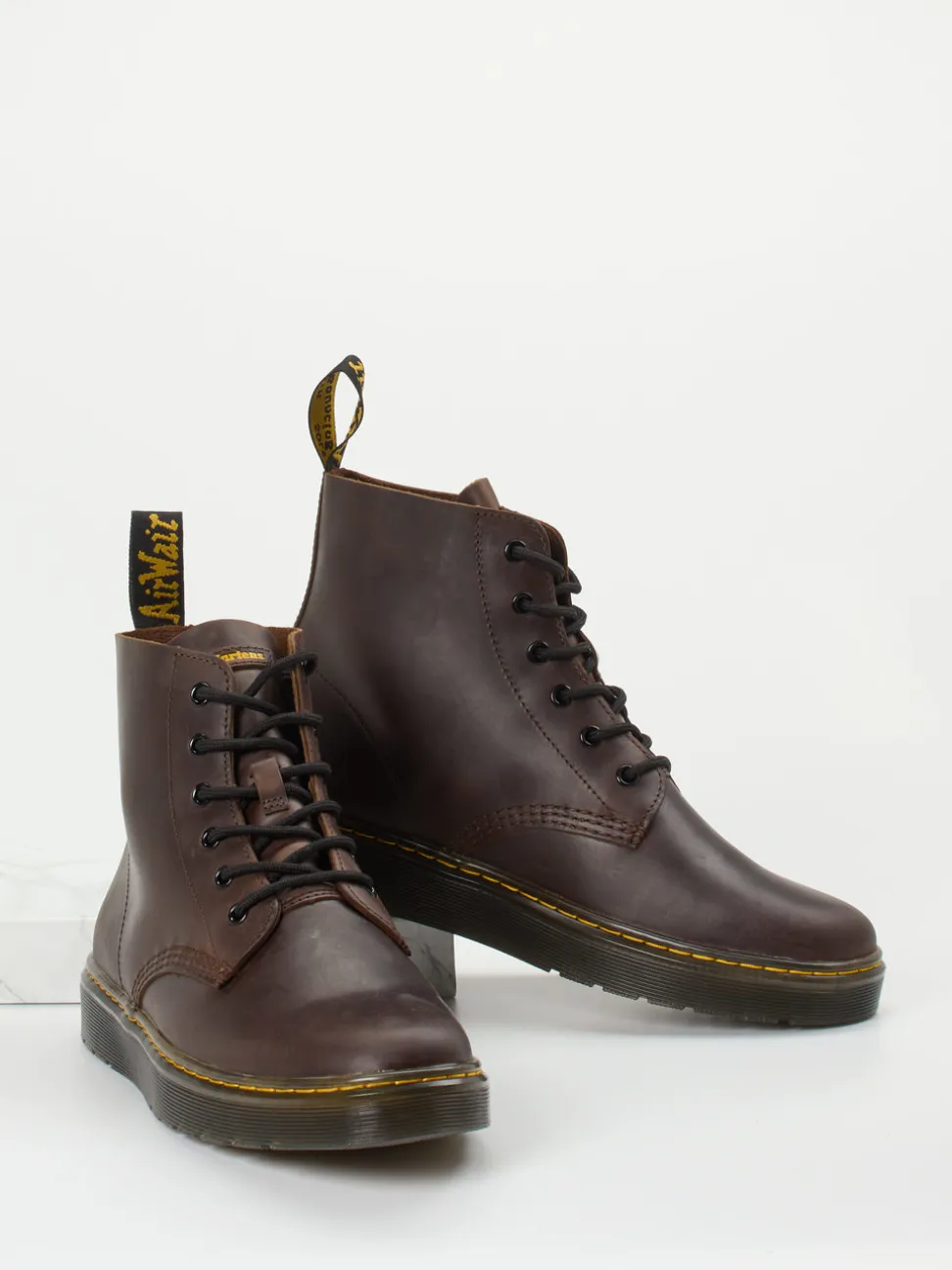 Dr. Martens – Combat Boots aus Kalbleder nussbraun