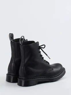 Dr. Martens – Schnürboots aus Kalbleder schwarz