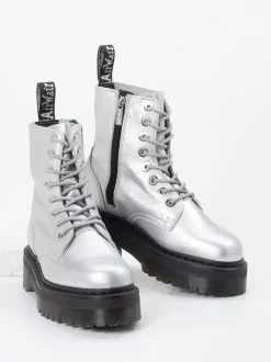 Dr. Martens – Schnürboots aus Metallicleder Silber