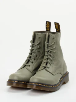 Dr. Martens – Schnürboots aus Kalbleder Salbeigrün