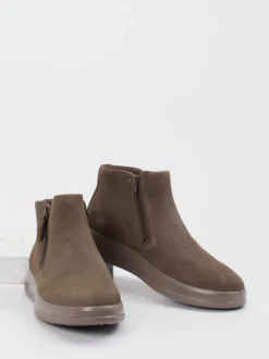 Ecco – Ankle Boots aus Veloursleder in Schlammgrün