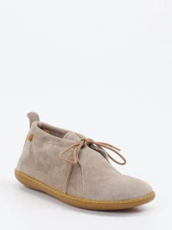 El Naturalista – Desert Boot aus Veloursleder beigegrau