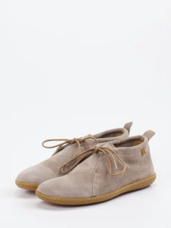 El Naturalista – Desert Boot aus Veloursleder beigegrau