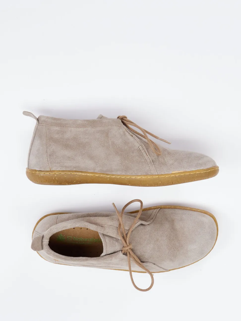 El Naturalista – Desert Boot aus Veloursleder beigegrau