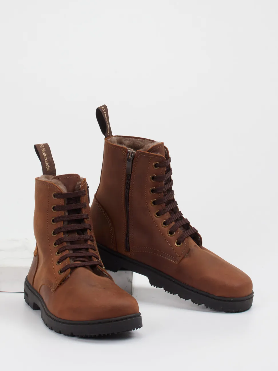 El Naturalista – Schnürboots aus Fettleder braun