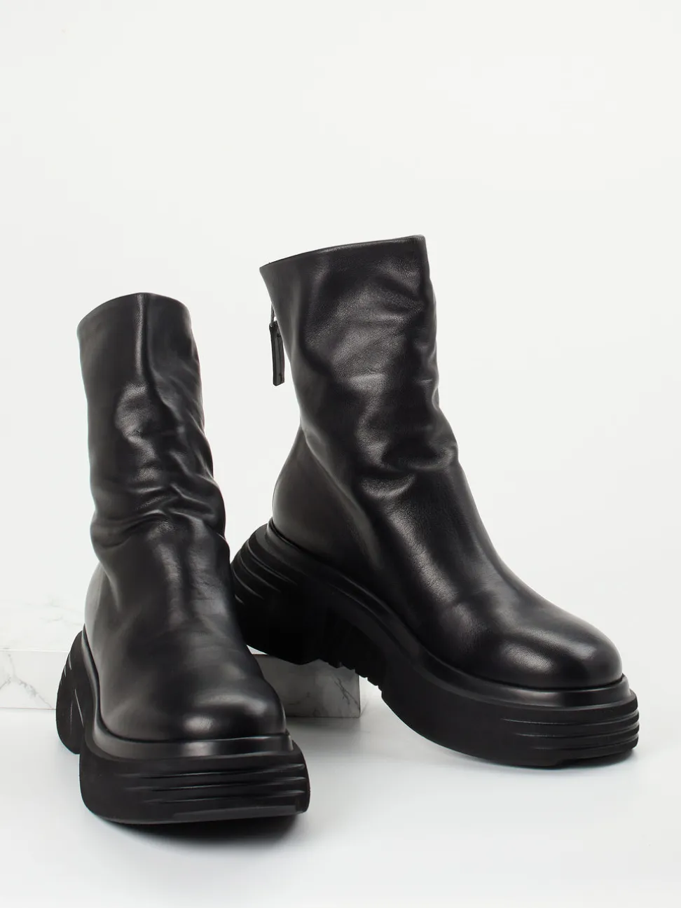 Elena Iachi – Plateau-Stiefelette aus Kalbleder Schwarz
