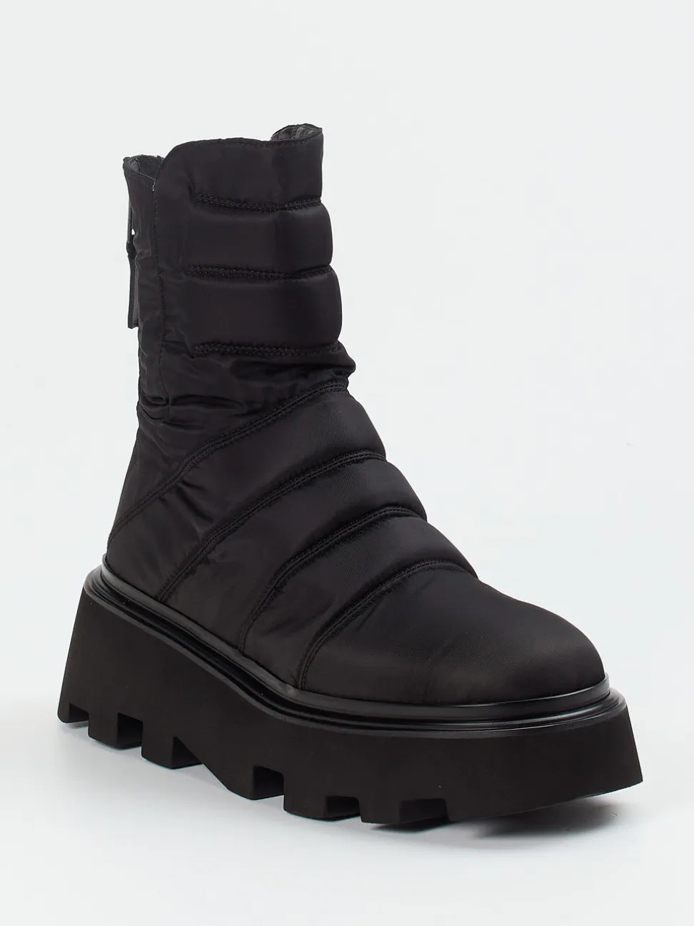 Elena Iachi – Stiefeletten aus Textil in Schwarz