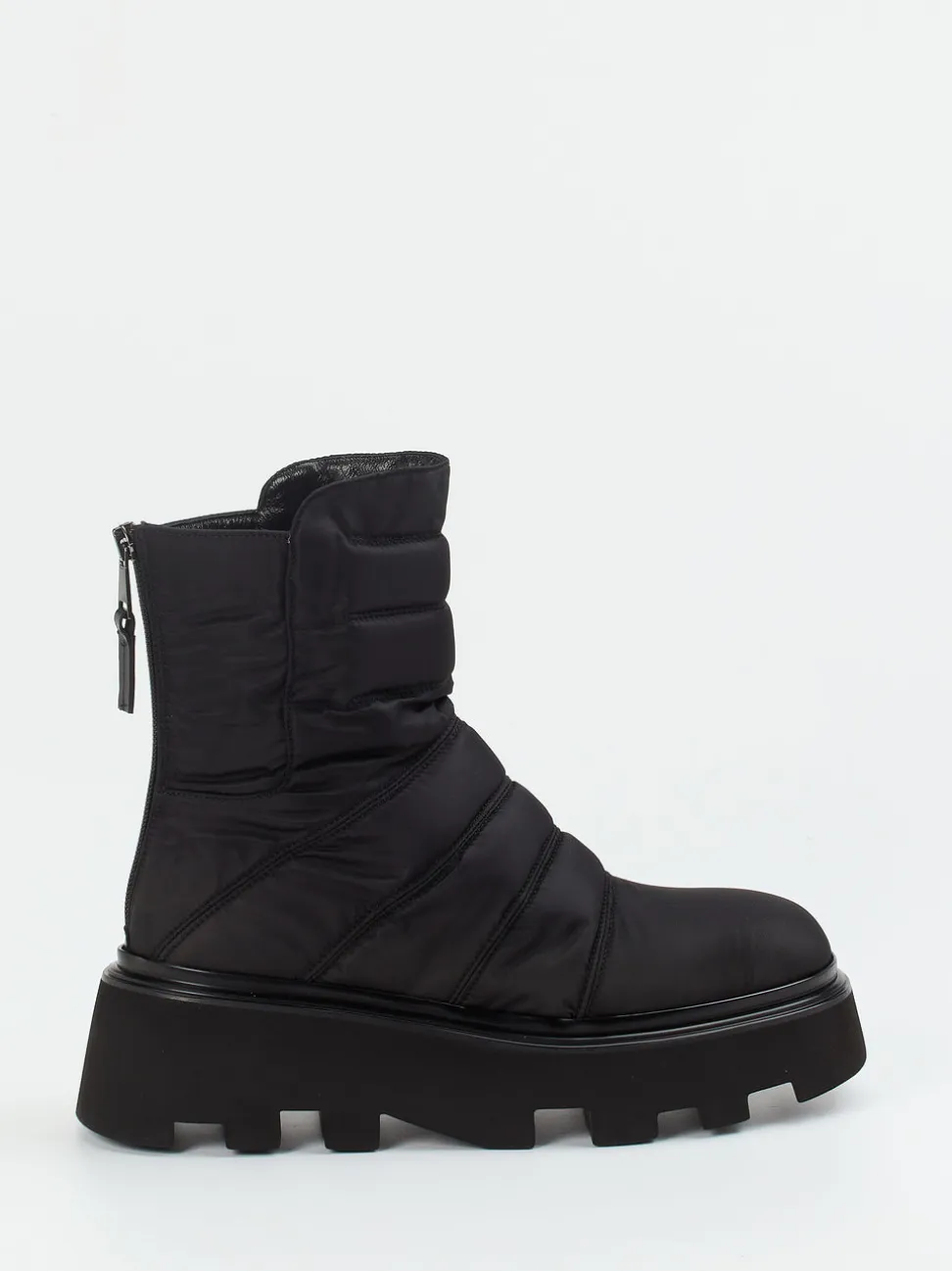 Elena Iachi – Stiefeletten aus Textil in Schwarz