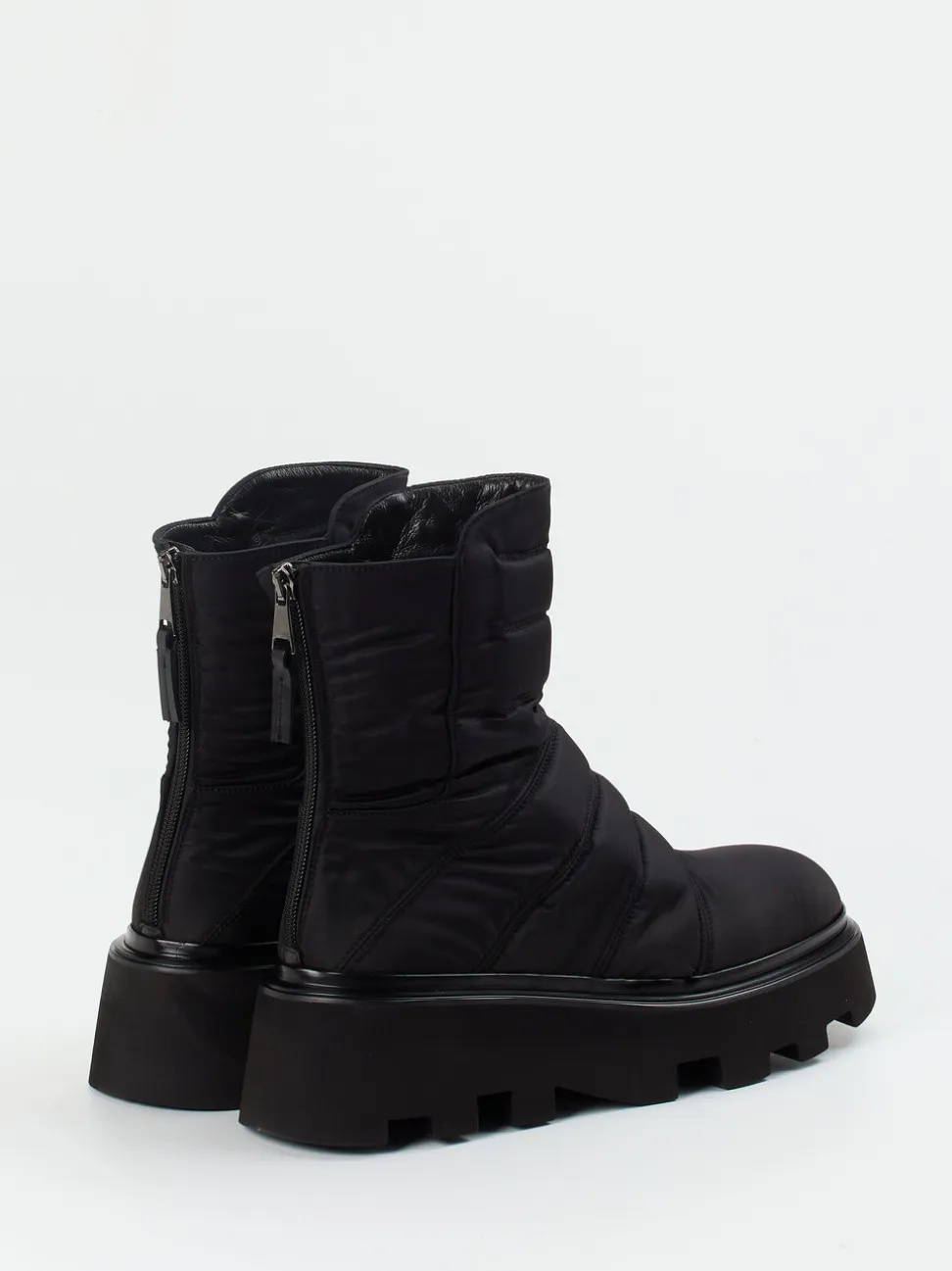 Elena Iachi – Stiefeletten aus Textil in Schwarz