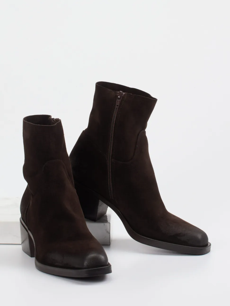Elena Iachi – Stiefeletten aus Veloursleder Dunkelbraun