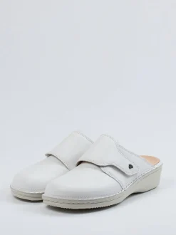 Finn Comfort – Komfort-Pantoletten aus Kalbleder weiß