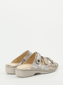 Finn Comfort – Komfort-Pantolette aus geprägtem Leder beige