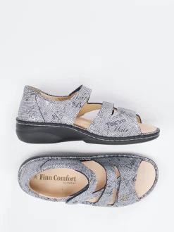 Finn Comfort – Komfortsandale aus geprägtem Leder silbergrau