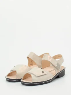 Finn Comfort – Komfortsandale aus Metallicleder champagner