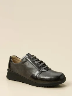 Finn Comfort – Komfort-Sneaker aus Lackleder grau