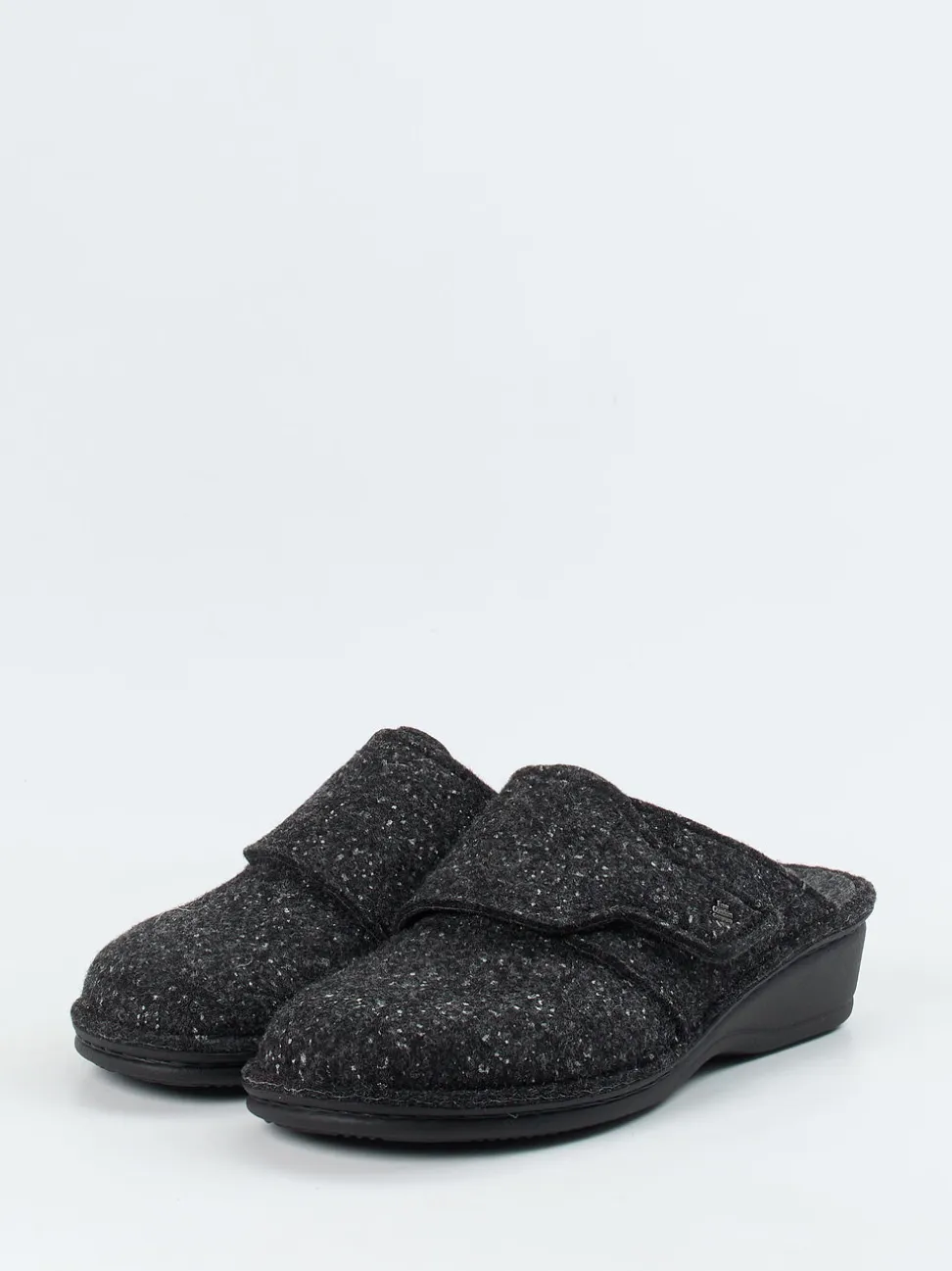 Finn Comfort – Pantoffeln aus Wollfilz in Anthrazit