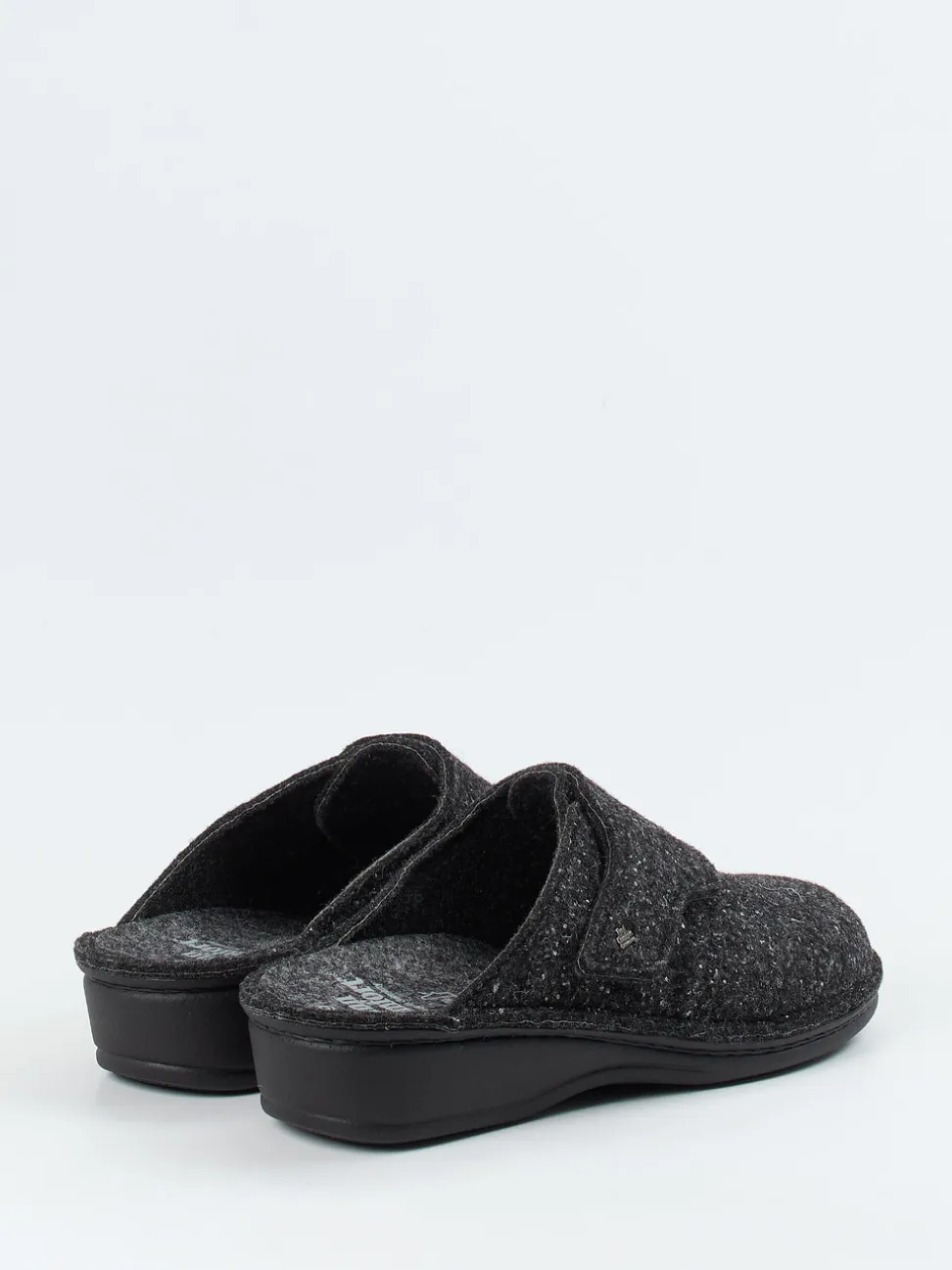 Finn Comfort – Pantoffeln aus Wollfilz in Anthrazit