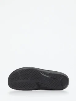 Finn Comfort – Pantolette aus geprägtem Leder Dunkelblau