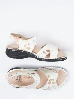 Finn Comfort – Sandalen aus geprägtem Leder floral