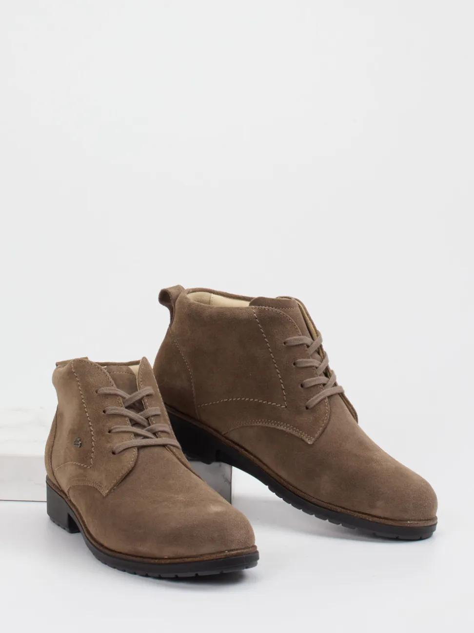Finn Comfort – Schnürboots aus Veloursleder taupe