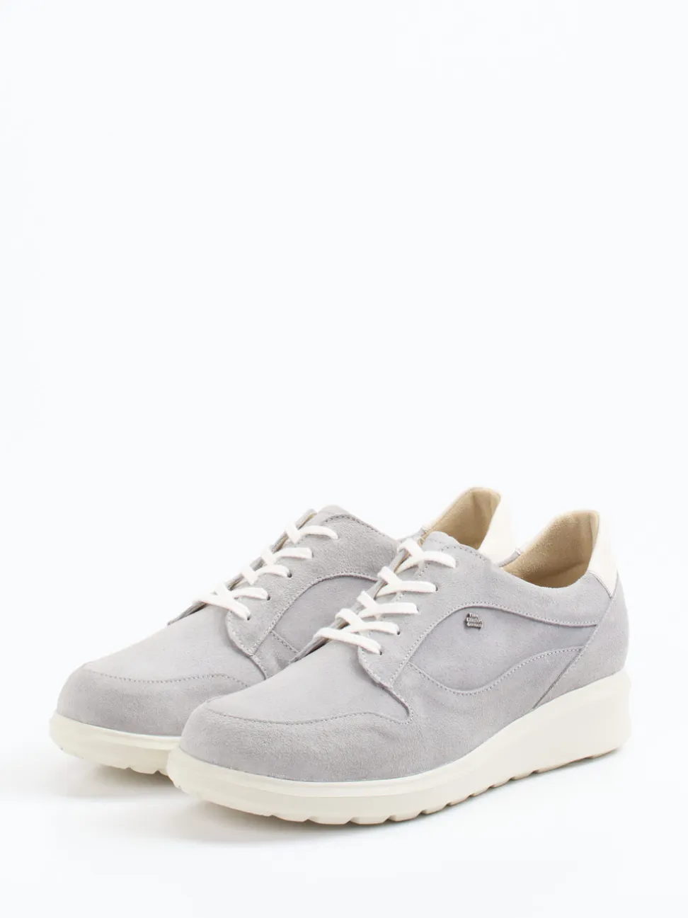 Finn Comfort – Schnürschuh aus Veloursleder hellgrau