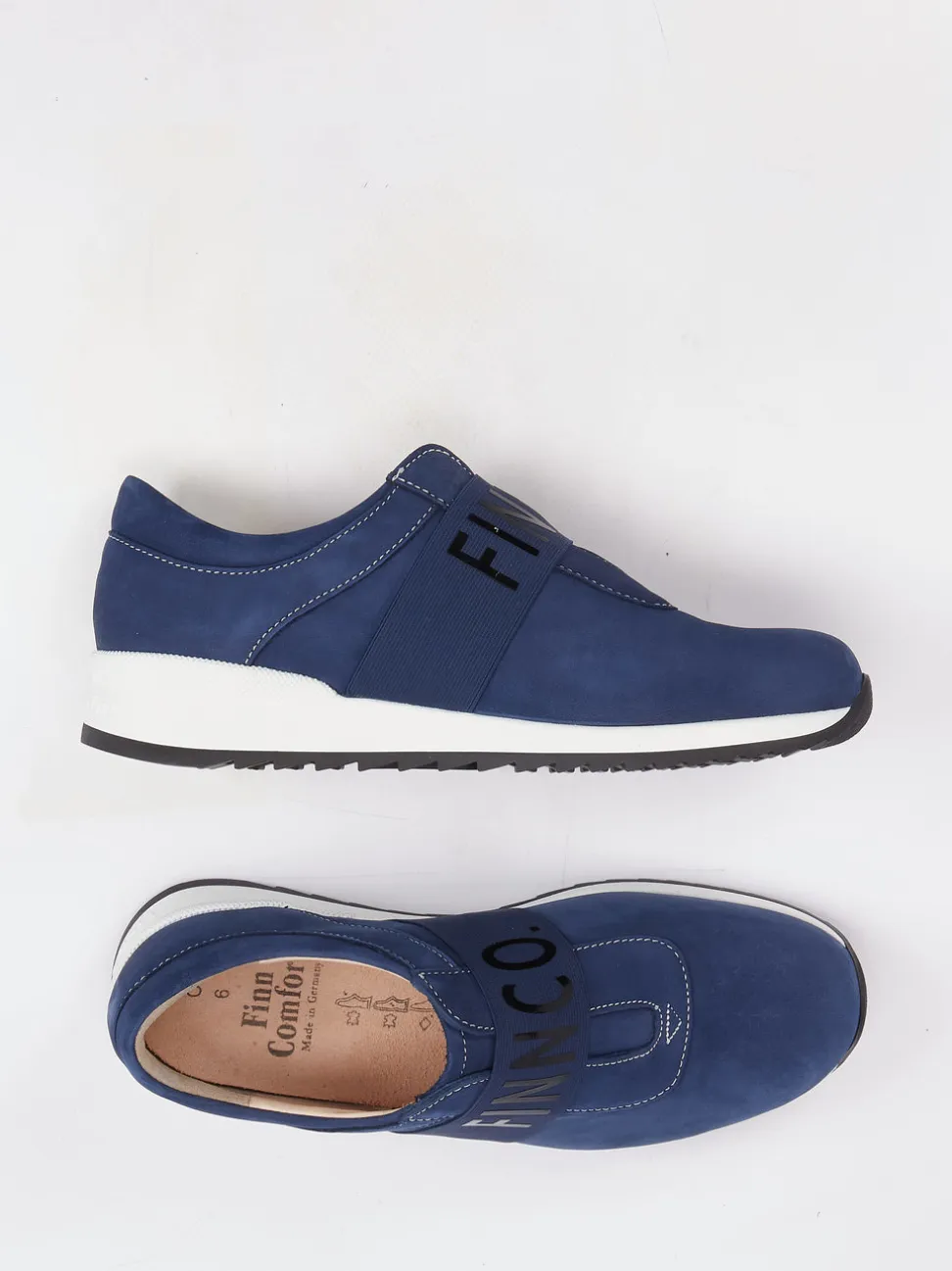 Finn Comfort – Slipper aus Nubukleder in Marineblau