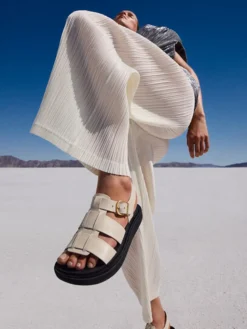 FitFlop – Fisherman-Sandalen aus Lackleder Beige