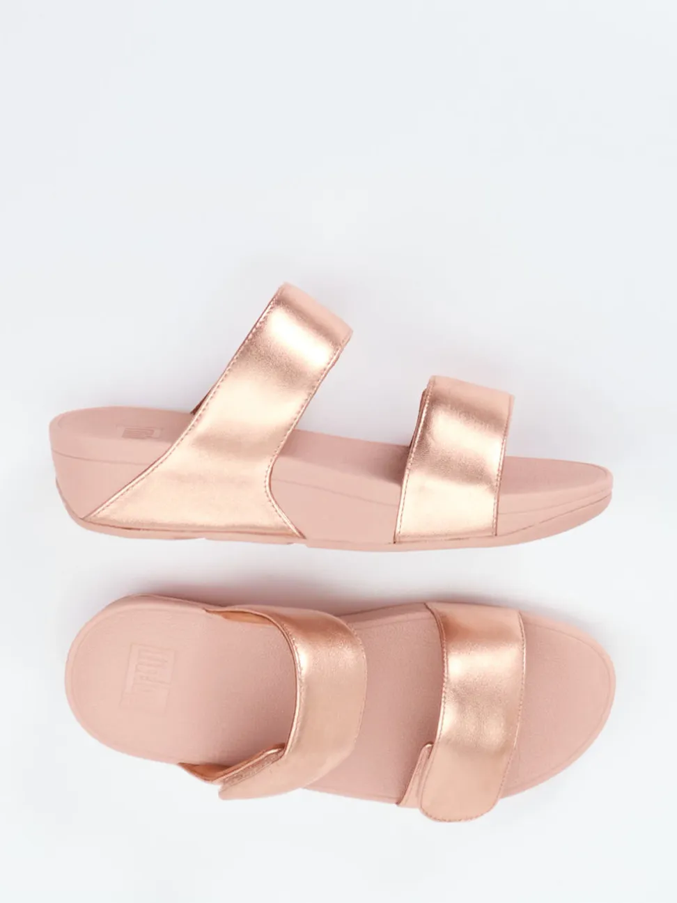 FitFlop – Sandalen aus Metallicleder in Roségold