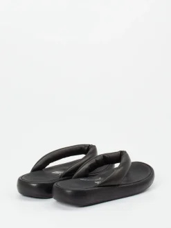 FitFlop – Zehentrenner aus Kalbleder Schwarz